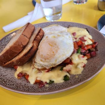 Early Bird - West Des Moines - Corned beef hash - Breakfast & Brunch Near Me - West Des Moines, Iowa Early Bird - West Des Moines - Corned beef hash - Breakfast & Brunch Near Me - West Des Moines, Iowa