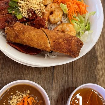 Pho Century Vietnamese Restaurant - Vermicelli Bowl- Shrimp, beef and egg roll. - Vietnamese Near Me - Upland, California Pho Century Vietnamese Restaurant - Vermicelli Bowl- Shrimp, beef and egg roll. - Vietnamese Near Me - Upland, California