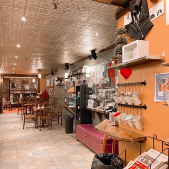 Bear's Paw Bakery - Bakeries Near Me - Jasper, Alberta