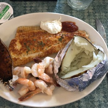 Lee's Inlet Kitchen - Broiled seafood combination platter with fantail shrimp - Seafood Near Me - Murrells Inlet, South Carolina Lee's Inlet Kitchen - Broiled seafood combination platter with fantail shrimp - Seafood Near Me - Murrells Inlet, South Carolina