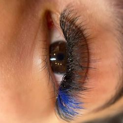Madiha Lashes - Blue Lashes