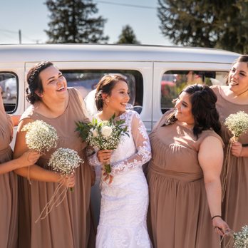 Corona Studios - Gema with her bridesmaids. - Event Photography Near Me