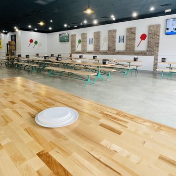 Itala Pizza - Picnic table seating - Pizza Near Me - Duluth, Georgia