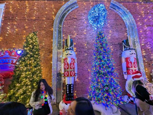 Frosty's Christmas Bar - Los Angeles by null
