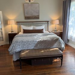 Mossbrae Hotel - Inviting California King with high end linens.
