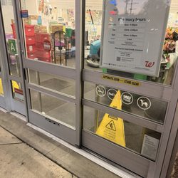 Walgreens - Not open 24 hours won't let me in even tho it say 24 hours