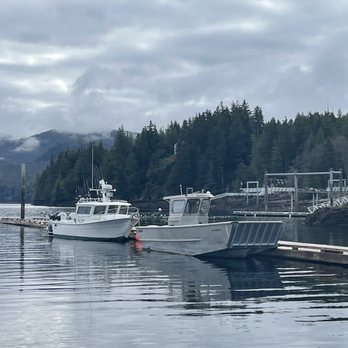 SilverKing Lodge - At the pier - Tours Near Me