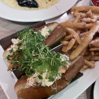 Lighthouse - New England Lobster Roll - Breakfast & Brunch Near Me - Newport Beach, California