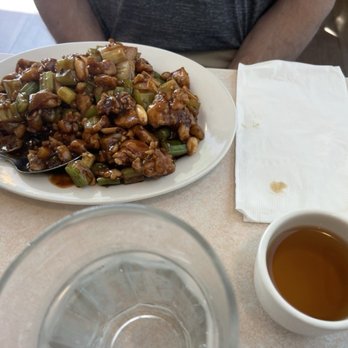 Hoho Restaurant - Chicken lunch special - Chinese Near Me - Portland, Oregon