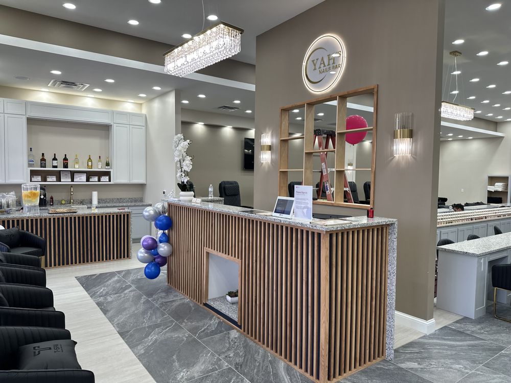 Yah’s Nail Bar Logo