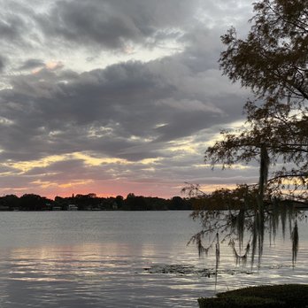 Shake Shack Winter Park - Sunset dinner on the patio - Burgers Near Me - Winter Park, Florida Shake Shack Winter Park - Sunset dinner on the patio - Burgers Near Me - Winter Park, Florida