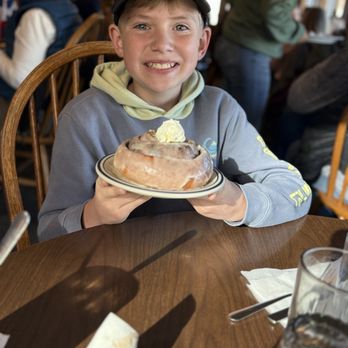 Running Bear Pancake House - Cinnamon roll - Breakfast & Brunch Near Me - West Yellowstone, Montana