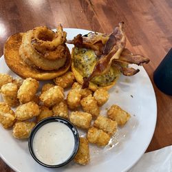 Denali’s On The River - Western burger