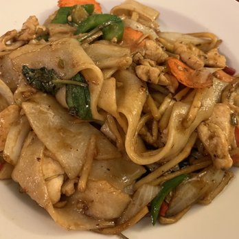 Two Sisters - Pad Kee Mao with Chicken - Thai Near Me - Walworth, Wisconsin