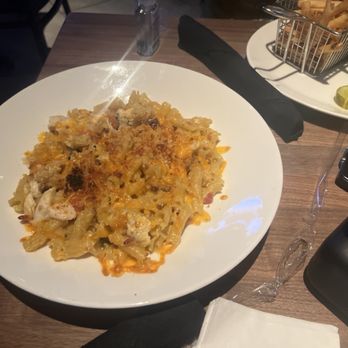 Yard House - Mac & cheese - New American Near Me - Santa Clarita, California