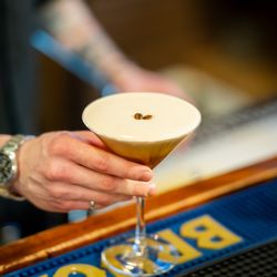 La Republica Restaurant - U nás ochutnáte tradiční pokrmy českého kulinářského umění inspirované prvorepublikovou tradicí. Nabízíme 50 druhů piv z celého světa.