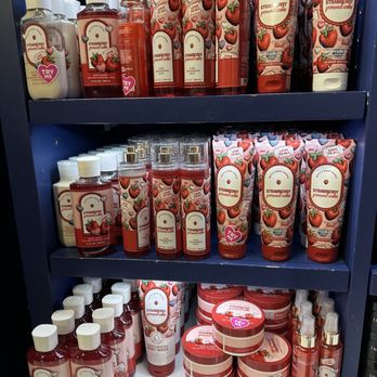 Bath & Body Works - Strawberry Pound Cake - Cosmetics & Beauty Supply Near Me - Sacramento, California Bath & Body Works - Strawberry Pound Cake - Cosmetics & Beauty Supply Near Me - Sacramento, California