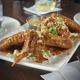 Sesame sweet chili glazed chicken wings-- 3 thumbs up Sesame sweet chili glazed chicken wings-- 3 thumbs up
