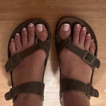 Sen Nails - Gel French pedicure by Amy - Nail Salons Near Me - Brentwood, California Sen Nails - Gel French pedicure by Amy - Nail Salons Near Me - Brentwood, California