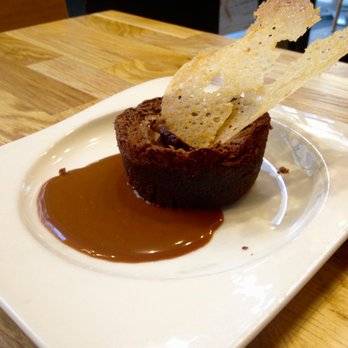 Le Bal des Grands Hommes - Moelleux chocolat et coeur coulant cacahuète - French Near Me - Bordeaux, 33
