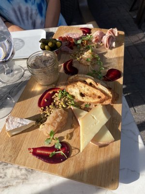 Les Cavistes | Bistro Bar à vin Boutique by null