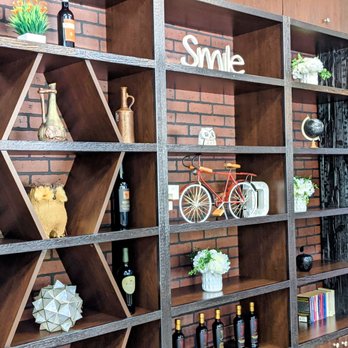 Wild Oak Cafe - Inside the store - Cafes Near Me - Glendale, California