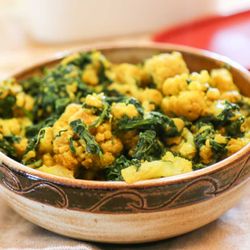 Dhaniya's - Palak Gobi