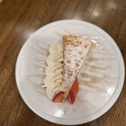B2 Bistro + Bar - Lemon cream cake
