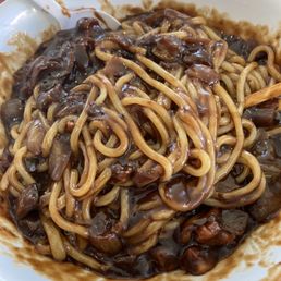 jajangmyeon (black bean noodles)