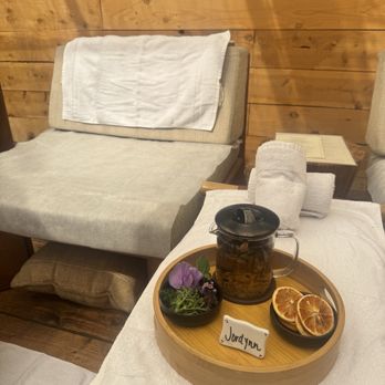 Den Mother Wellness - Cute personalized set up - Massage Therapy Near Me - Venice, California Den Mother Wellness - Cute personalized set up - Massage Therapy Near Me - Venice, California