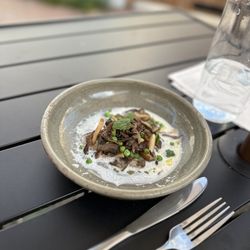 Herbst Eatery & Farm Stand - Mushrooms with peas