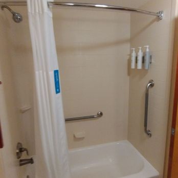 Hampton Inn Ashtabula - Shower - Hotels Near Me - Austinburg, Ohio