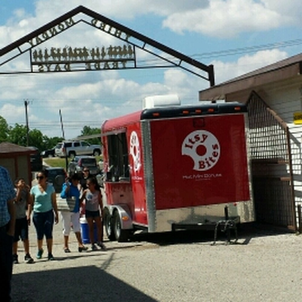 Itsy Bites Hot Mini Donuts - a food truck - Desserts Near Me