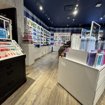 Bath & Body Works - Cosmetics & Beauty Supply Near Me - Burbank, California Bath & Body Works - Cosmetics & Beauty Supply Near Me - Burbank, California