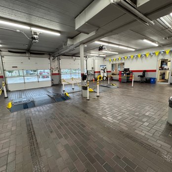 Serra Toyota - service area - Car Dealers Near Me - Milwaukee, Wisconsin Serra Toyota - service area - Car Dealers Near Me - Milwaukee, Wisconsin
