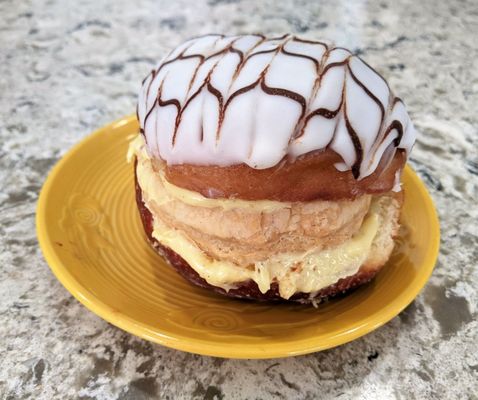 Saint Honoré Doughnuts & Beignets by null