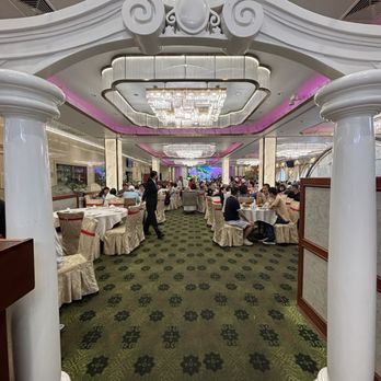 Golden Lake Pavilion - Looking into main dining room - Dim Sum Near Me - Flushing, New York Golden Lake Pavilion - Looking into main dining room - Dim Sum Near Me - Flushing, New York