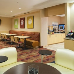 TownePlace Suites by Marriott Bethlehem Easton - Enjoy Complimentary Breakfast in our Lobby