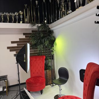 Creative Stylez Studio - Elite Photo corner - Hair Salons Near Me - Everett, Washington