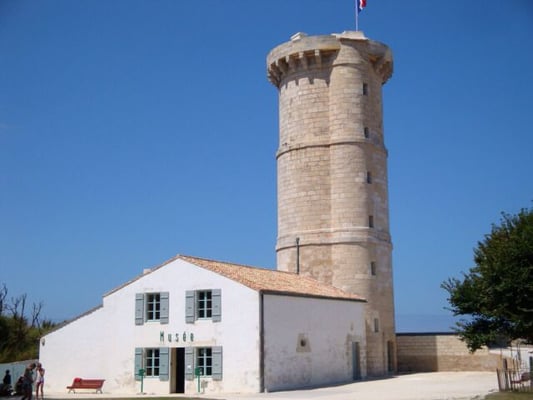 Phare des Baleines by null