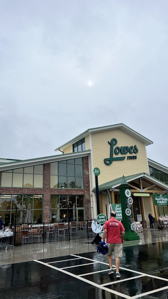 Social spots from Lowes Foods