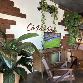 Ca Phe Phin - Tv playing the World Cup - Coffee & Tea Near Me - Sacramento, California
