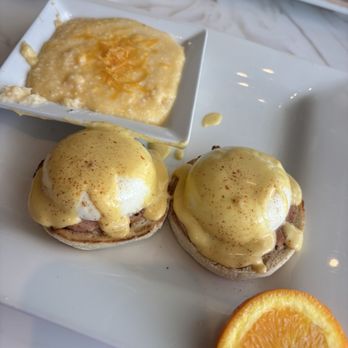 Keke's Breakfast Cafe - Eggs Benedict - Breakfast & Brunch Near Me - Delray Beach, Florida