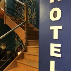 Le Derby - Hotel entrance inside