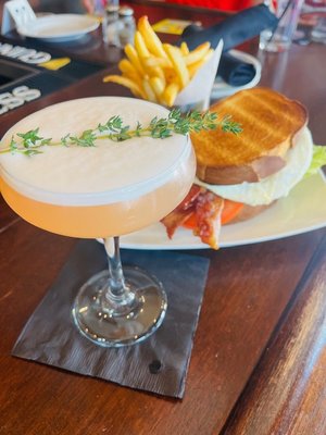 Parkside Tavern by null