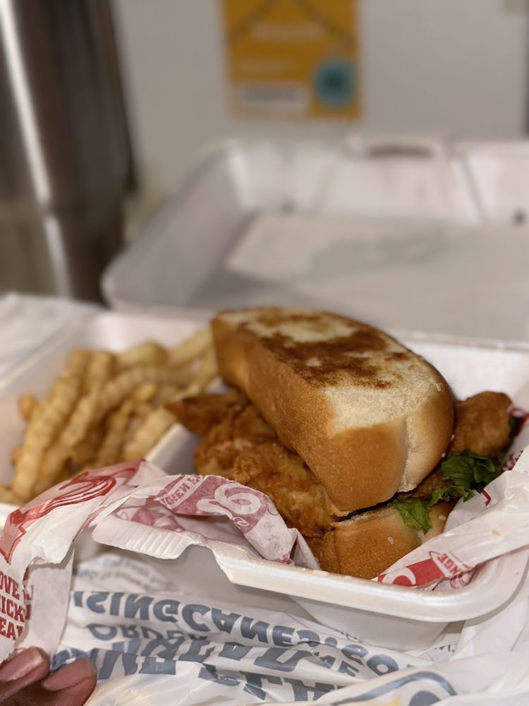 RAISING CANE’S CHICKEN FINGERS Updated September 2024 29 Photos