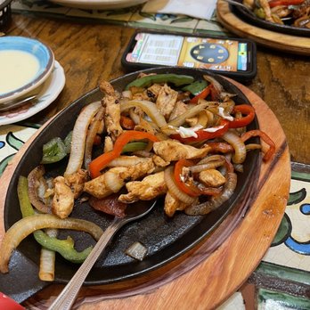 Azteca Mexican Restaurant - Chicken fajitas - Mexican Near Me - Charlotte, North Carolina