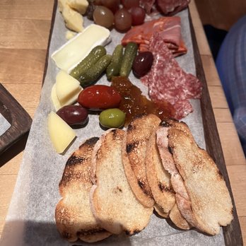 Laurel Tavern - New American Near Me - Studio City, California