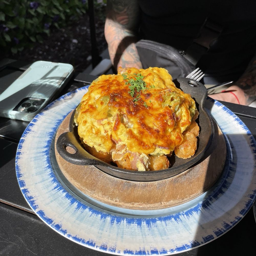 Loaded Breakfast Tot-Chos Loaded Breakfast Tot-Chos