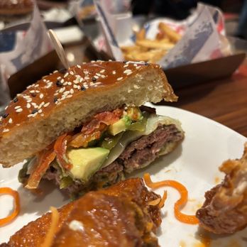 Gordon Ramsay Burger Las Vegas - Hellfire Chicken Wings and Hell's Kitchen Burger - Burgers Near Me - Las Vegas, Nevada Gordon Ramsay Burger Las Vegas - Hellfire Chicken Wings and Hell's Kitchen Burger - Burgers Near Me - Las Vegas, Nevada